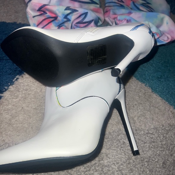 Beautiful over the knee boots - Picture 2 of 3